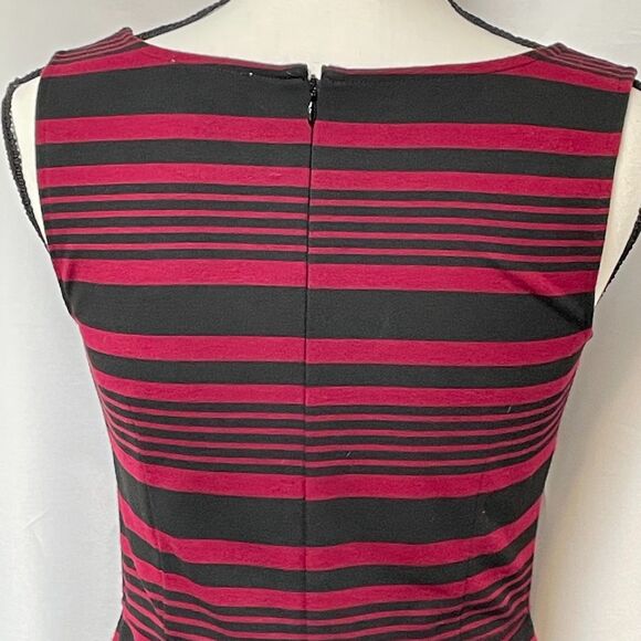 Loft Striped Sleeveless Dress Knee Length Scoop Neck Fitted Rom Com Dress - Picture 6 of 7